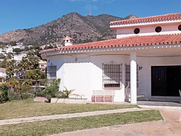 Villa for sale in Benalmadena