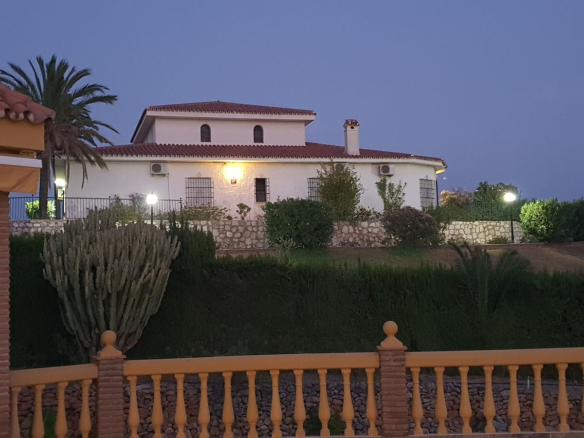 Villa for sale in Benalmadena