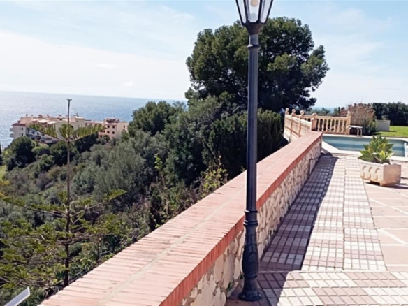 Villa for sale in Benalmadena