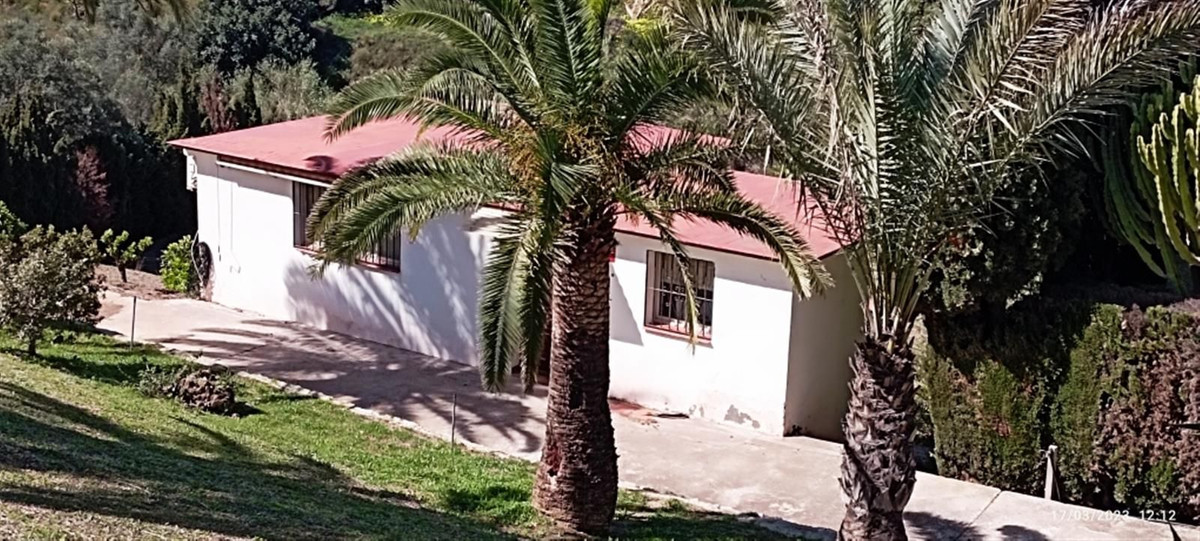 Villa for sale in Benalmadena