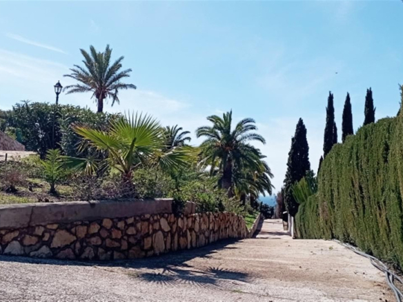 Villa for sale in Benalmadena