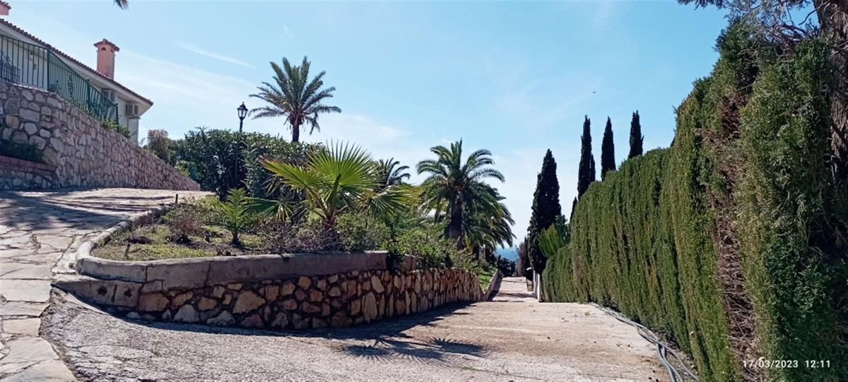 Villa for sale in Benalmadena