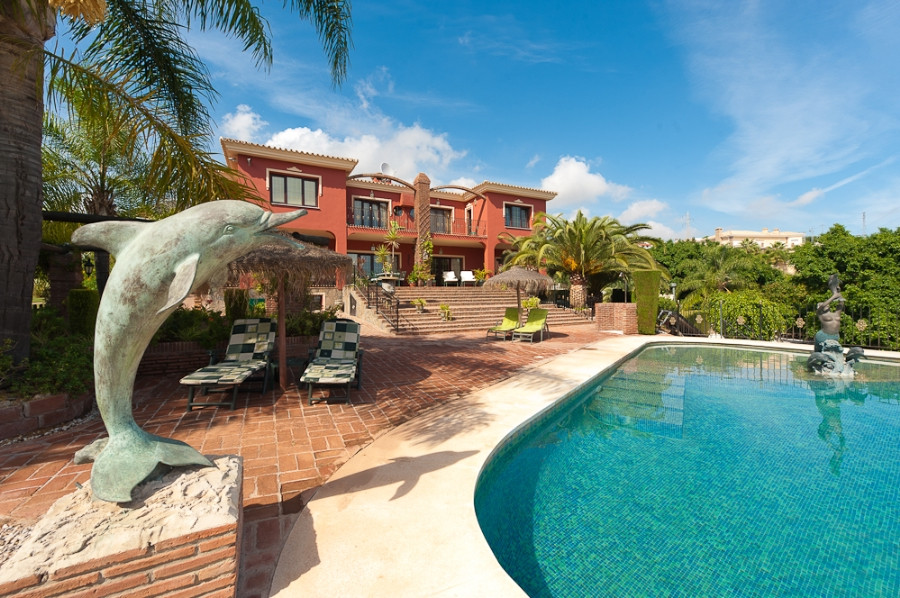 Villa for sale in Benalmadena