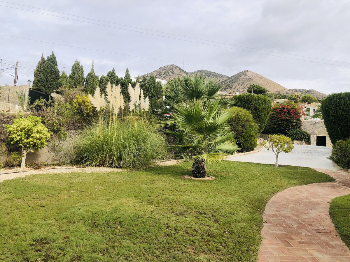 Villa for sale in Benalmadena