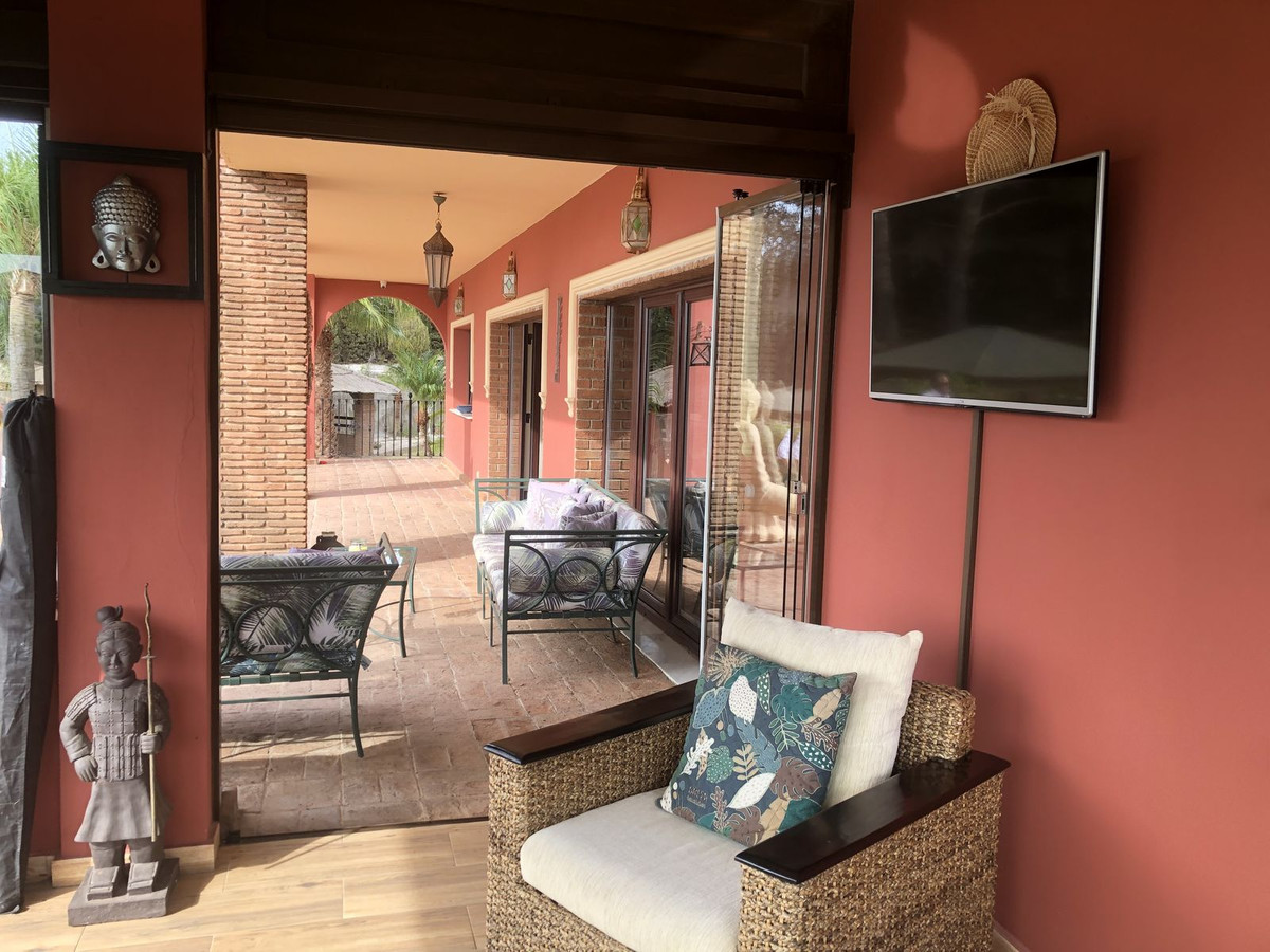 Villa for sale in Benalmadena