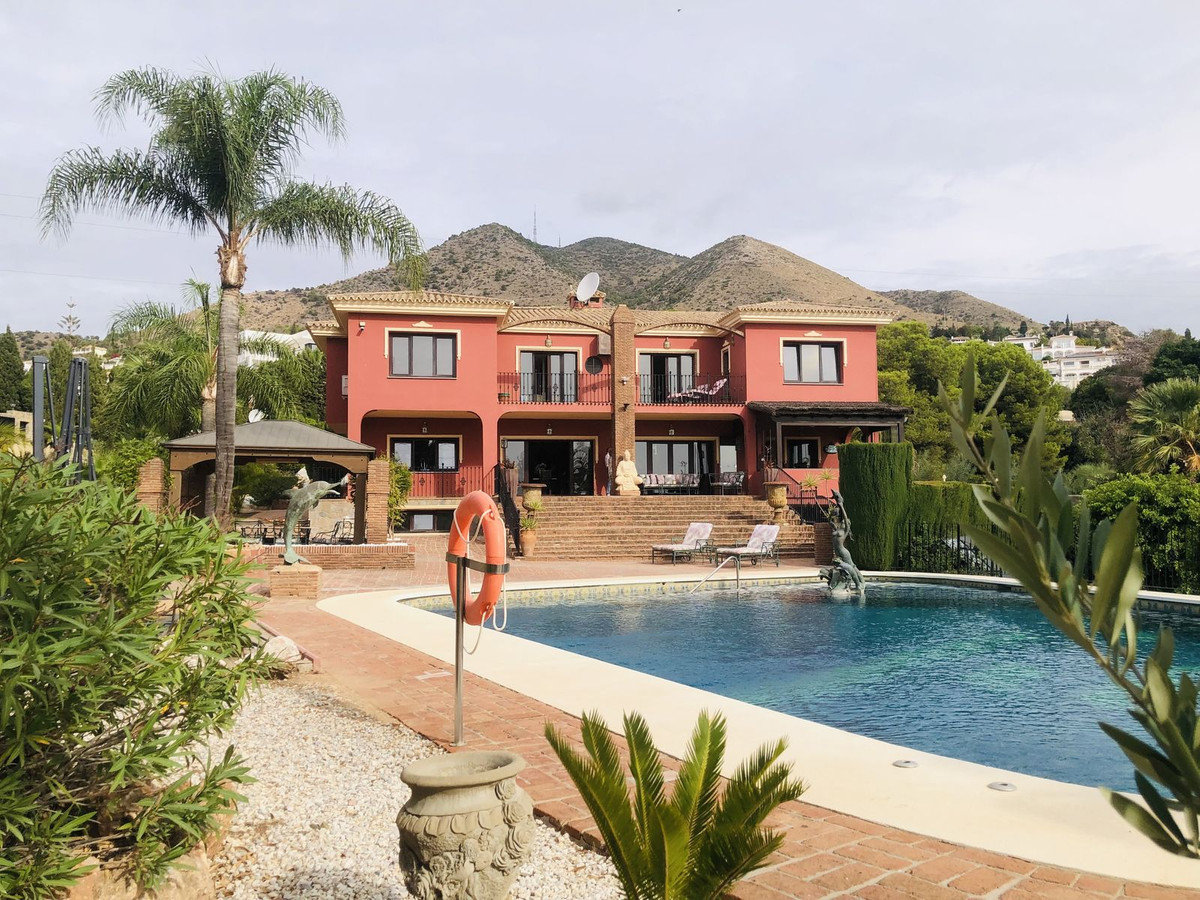 Villa-in-Benalmadena-Ref-R4853701 Villa for sale in Benalmadena