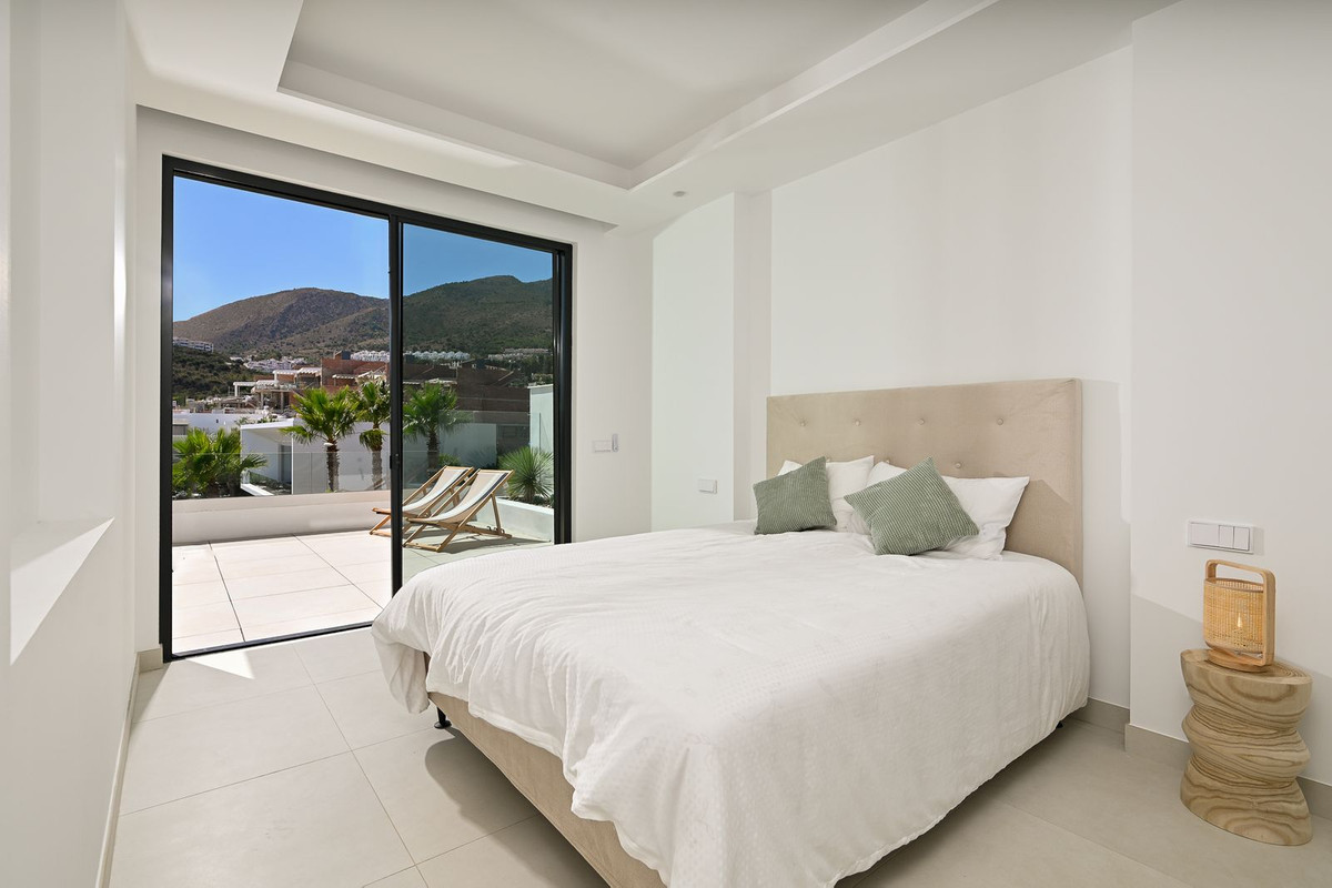 Villa for sale in Benalmadena