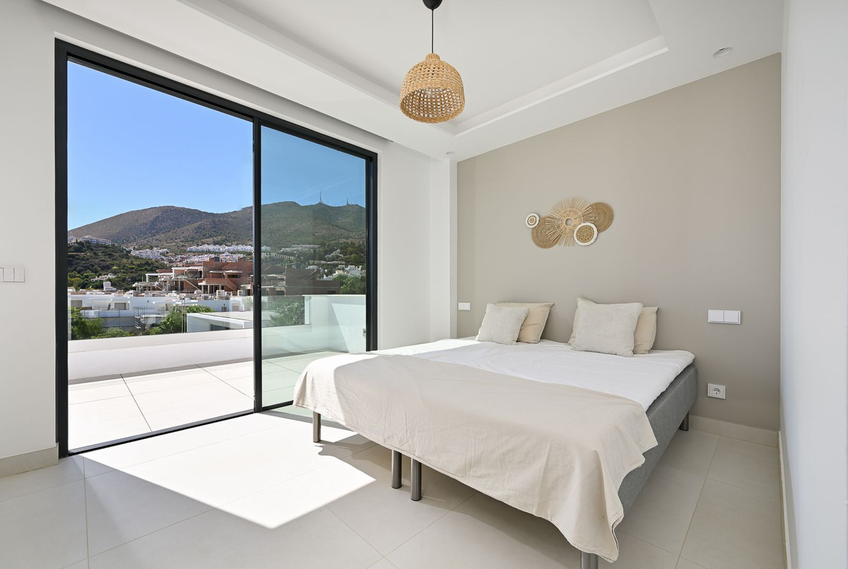 Villa for sale in Benalmadena