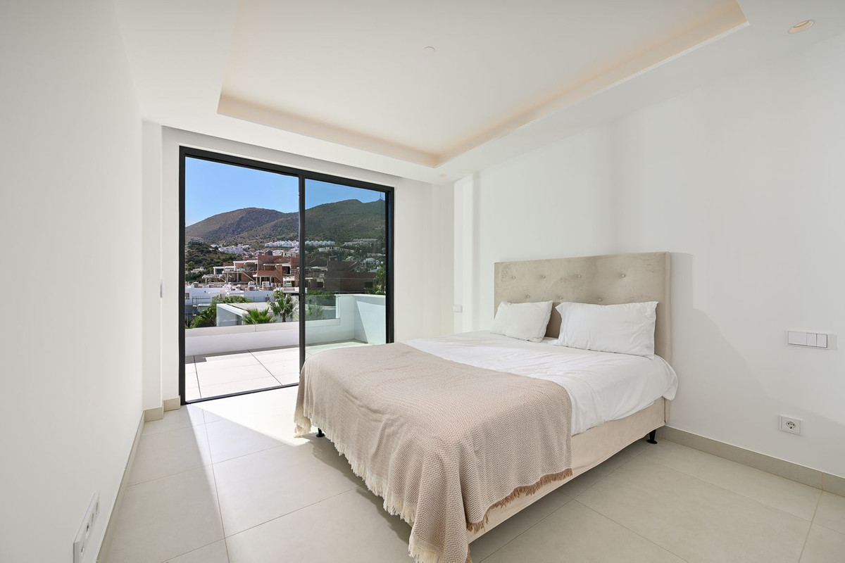Villa for sale in Benalmadena