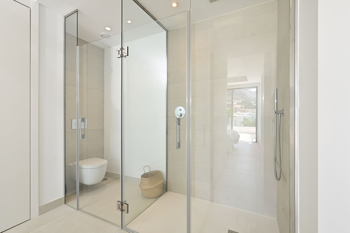 Villa for sale in Benalmadena