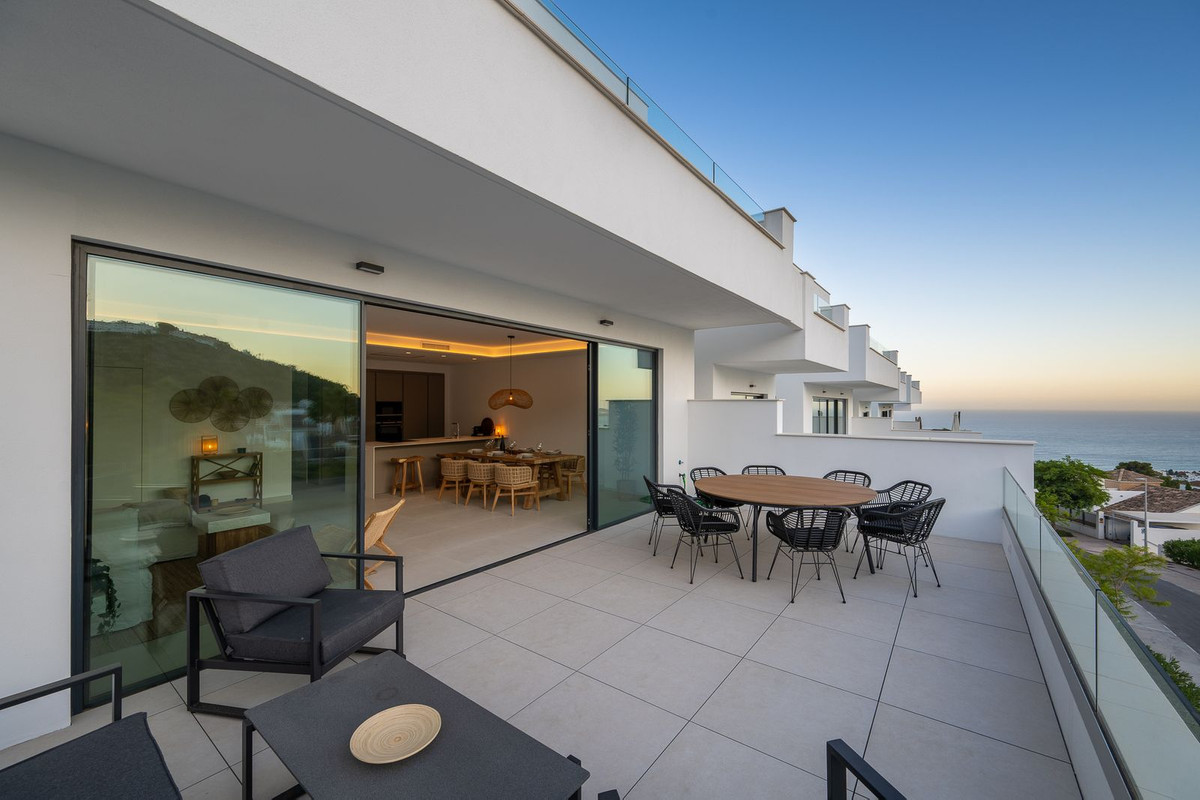 Villa for sale in Benalmadena