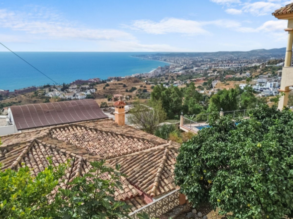 Villa for sale in Benalmadena