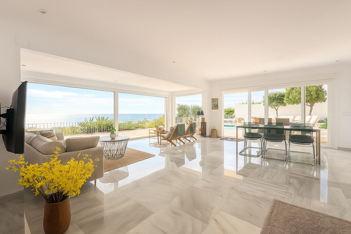 Villa for sale in Benalmadena