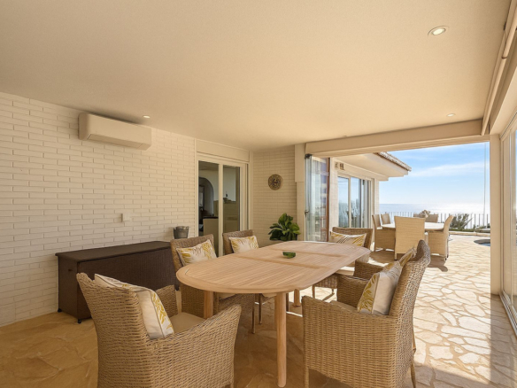 Villa for sale in Benalmadena