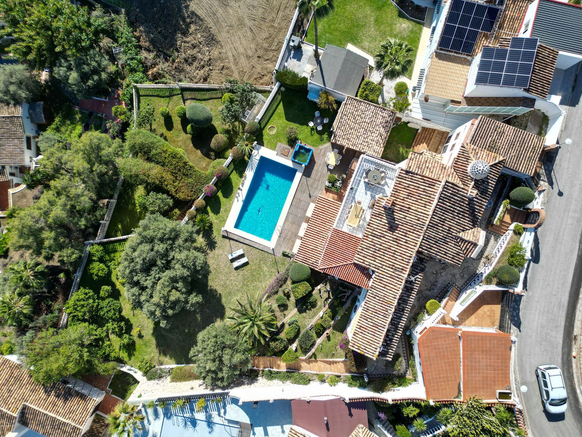 Villa for sale in Benalmadena