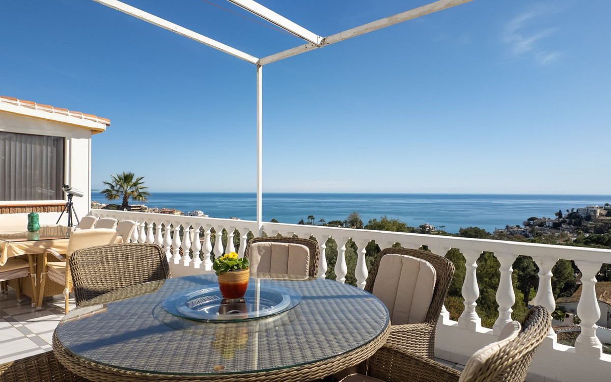 Villa for sale in Benalmadena