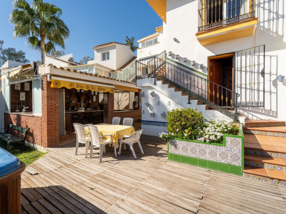 Villa for sale in Benalmadena