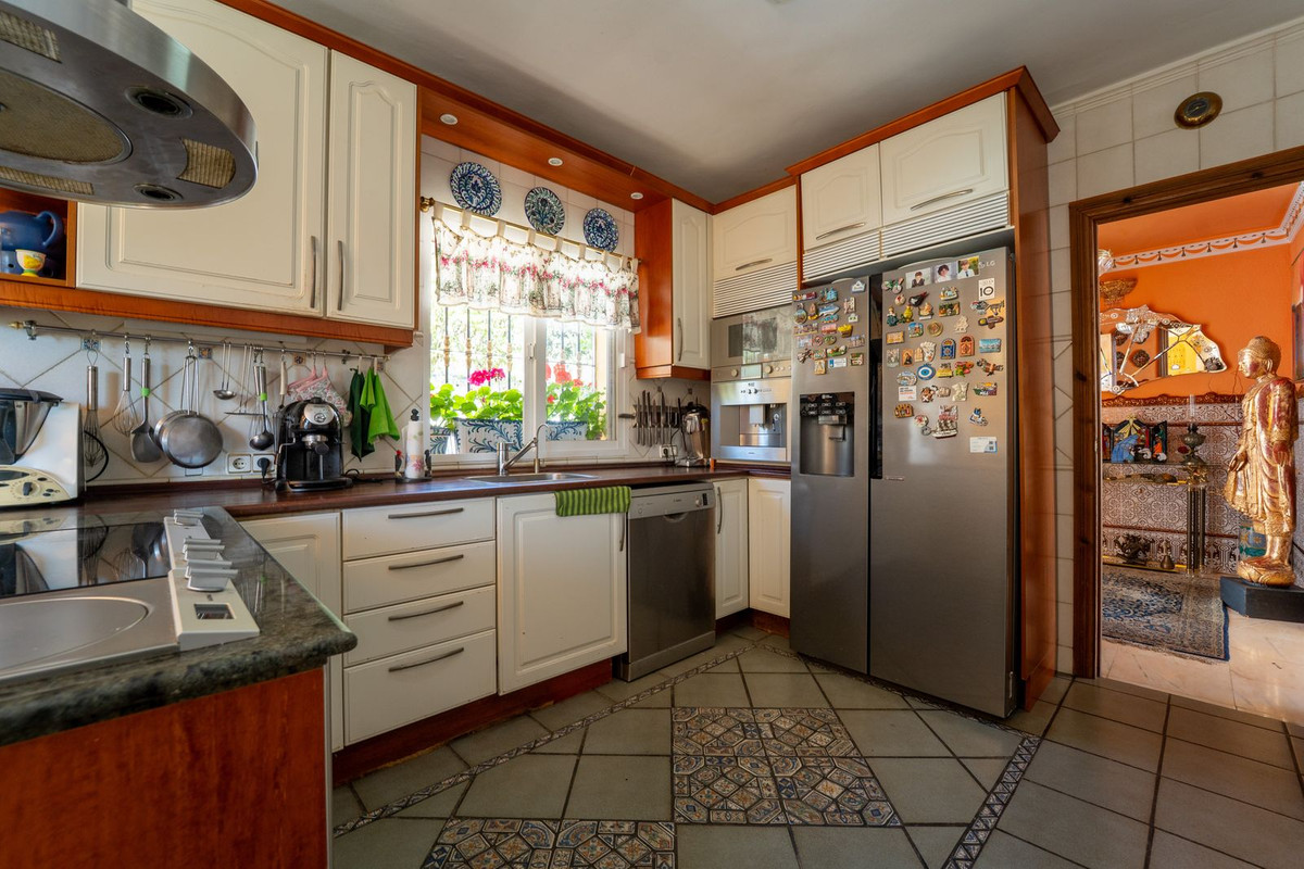 Villa for sale in Benalmadena