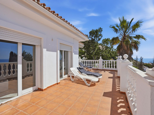 Villa for sale in Benalmadena