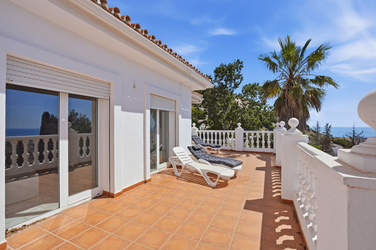 Villa for sale in Benalmadena