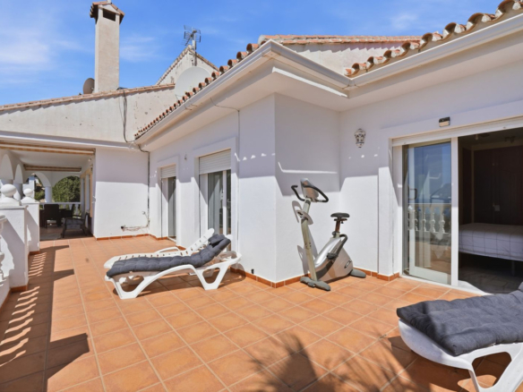 Villa for sale in Benalmadena