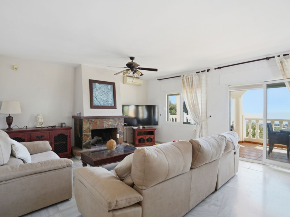 Villa for sale in Benalmadena