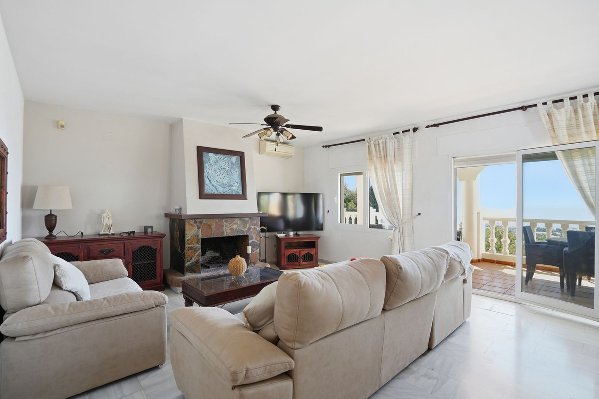 Villa for sale in Benalmadena