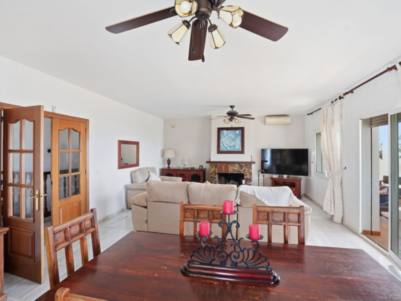 Villa for sale in Benalmadena