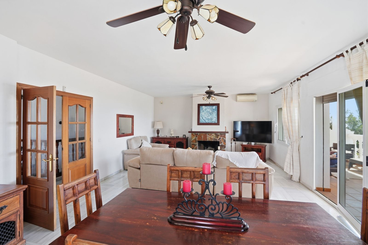 Villa for sale in Benalmadena