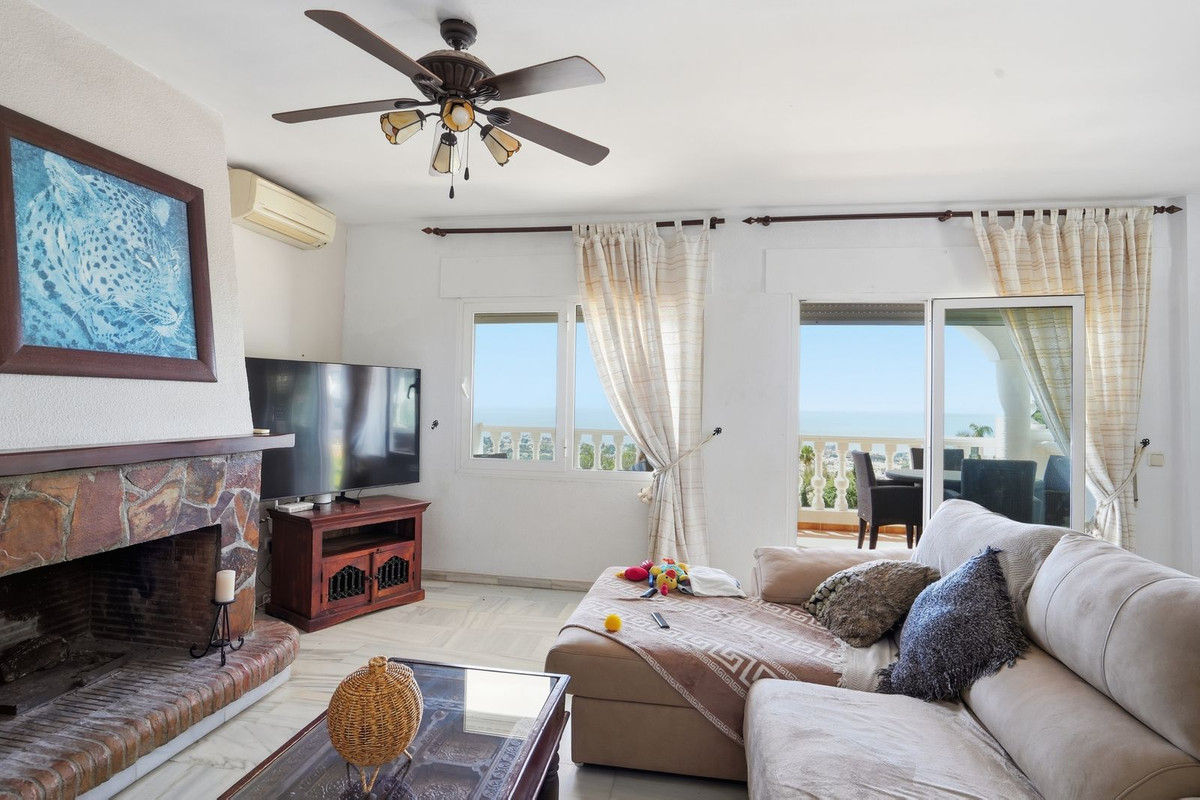 Villa for sale in Benalmadena