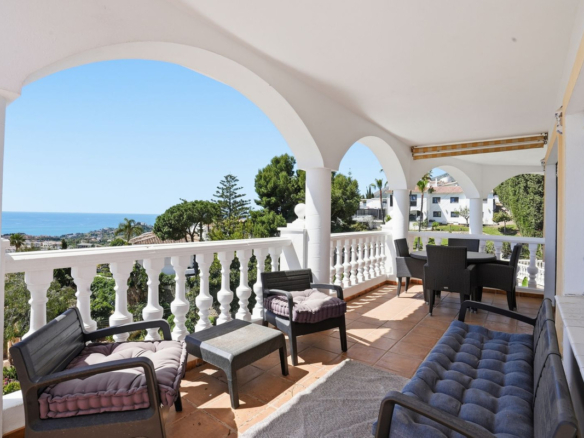 Villa for sale in Benalmadena