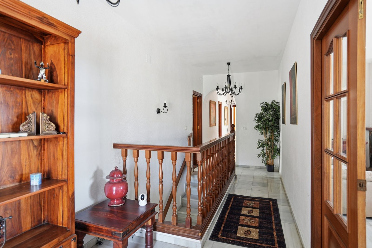 Villa for sale in Benalmadena