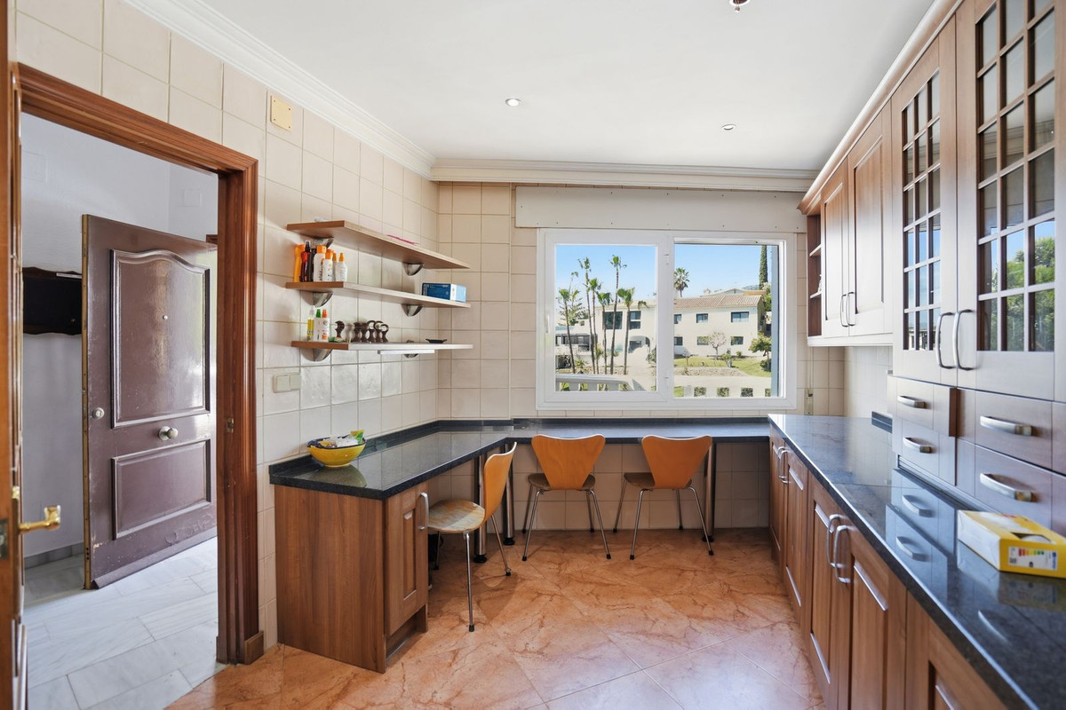 Villa for sale in Benalmadena
