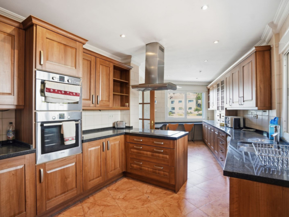 Villa for sale in Benalmadena