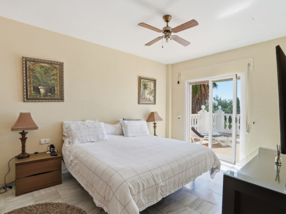 Villa for sale in Benalmadena