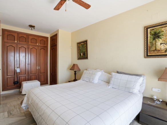 Villa for sale in Benalmadena