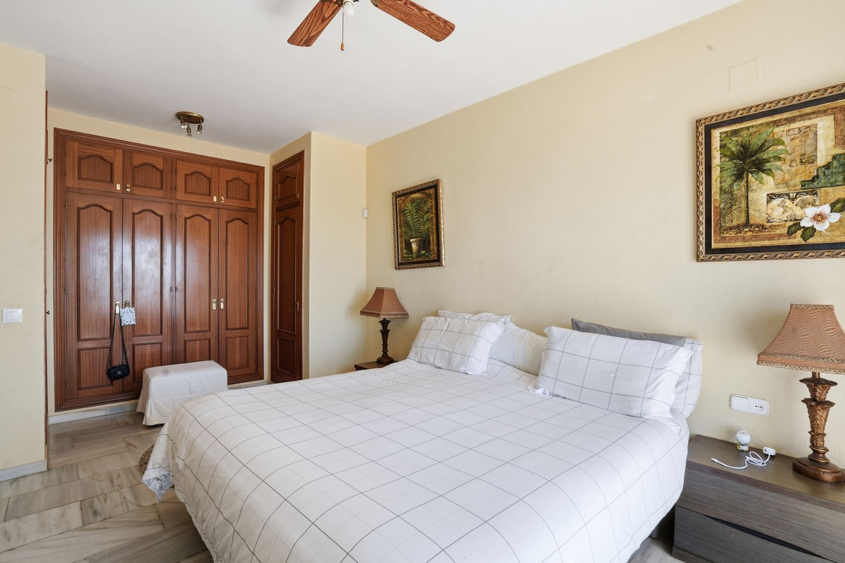 Villa for sale in Benalmadena
