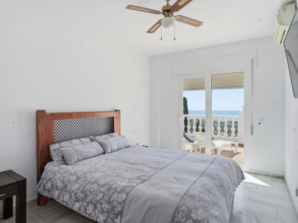 Villa for sale in Benalmadena