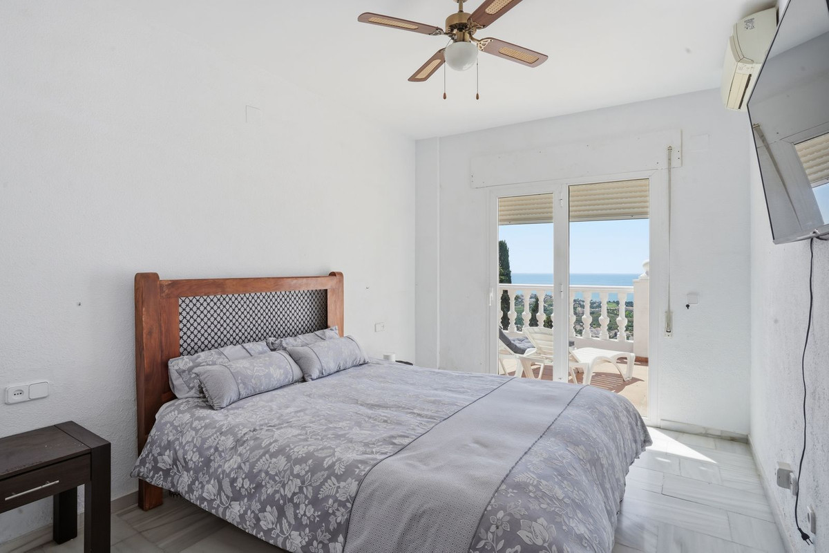 Villa for sale in Benalmadena