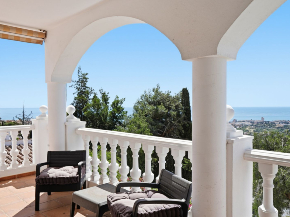 Villa for sale in Benalmadena