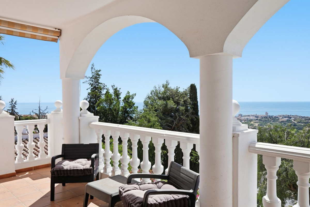 Villa for sale in Benalmadena