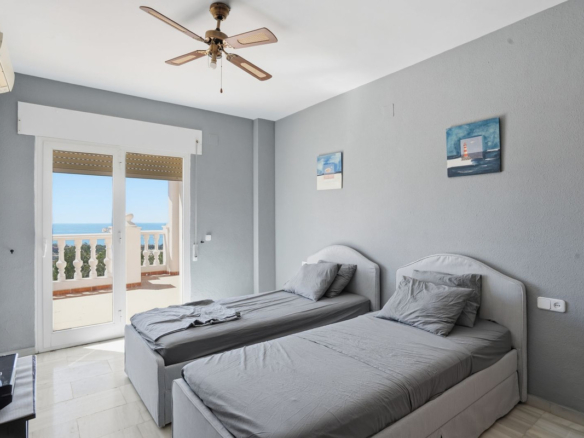 Villa for sale in Benalmadena