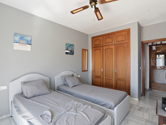 Villa for sale in Benalmadena