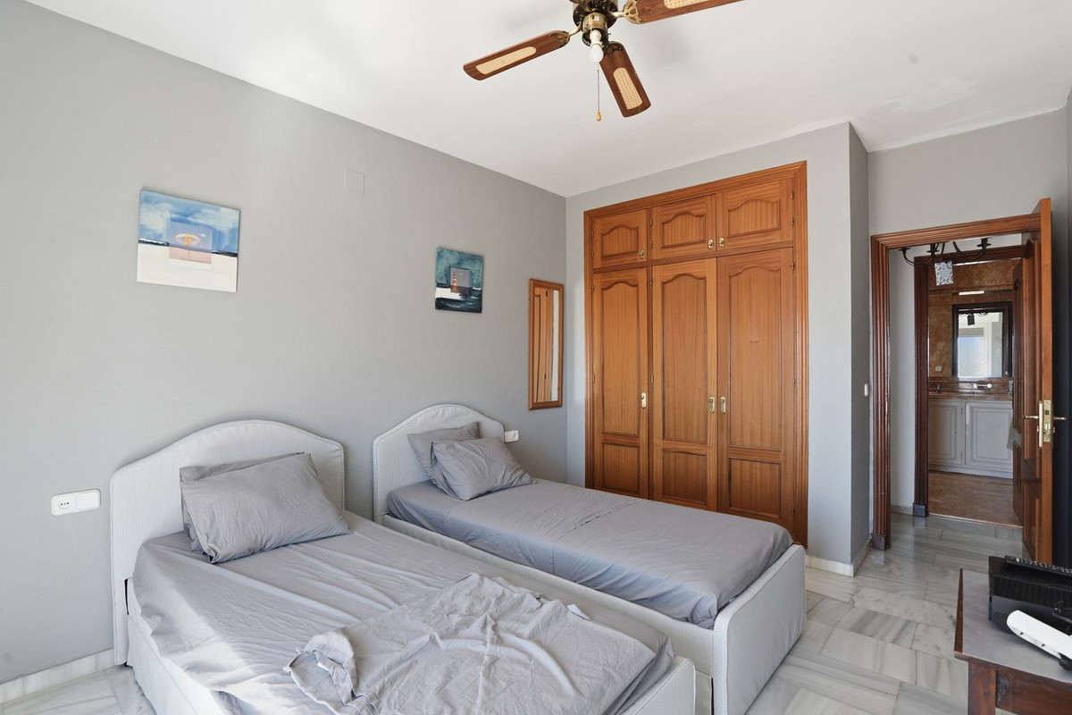 Villa for sale in Benalmadena