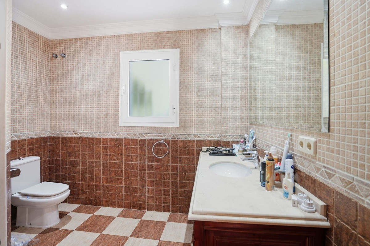 Villa for sale in Benalmadena