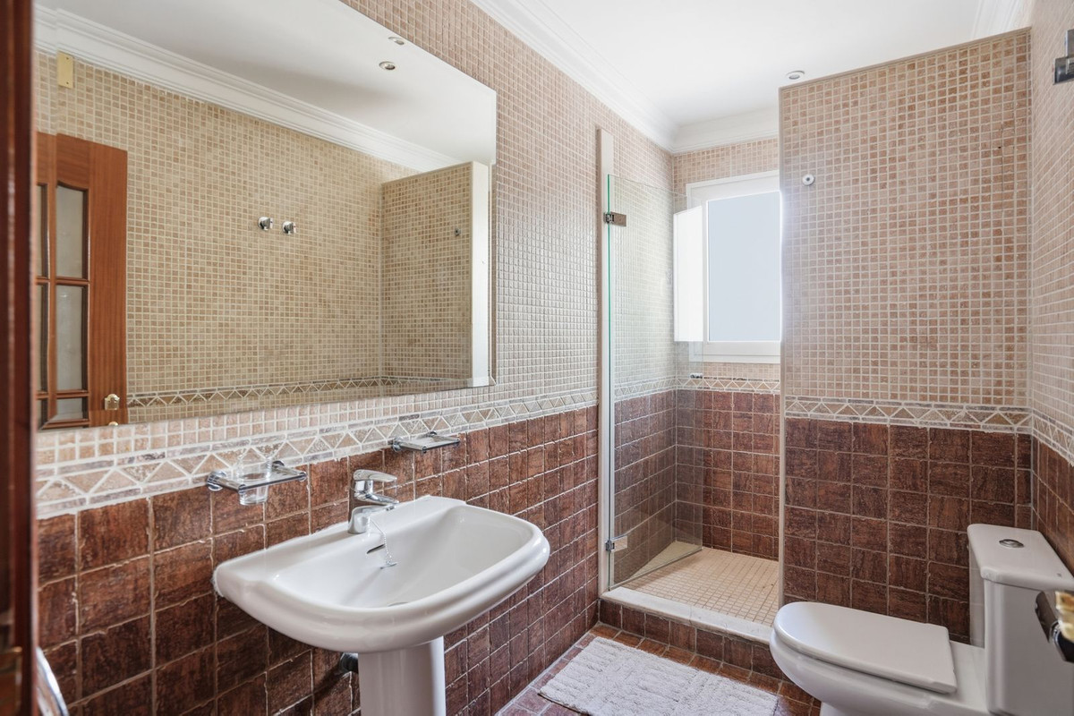 Villa for sale in Benalmadena