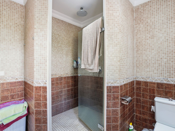 Villa for sale in Benalmadena