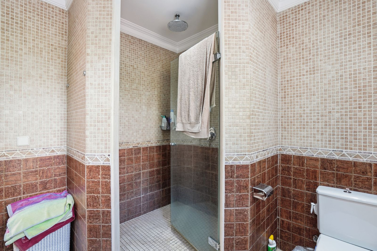Villa for sale in Benalmadena