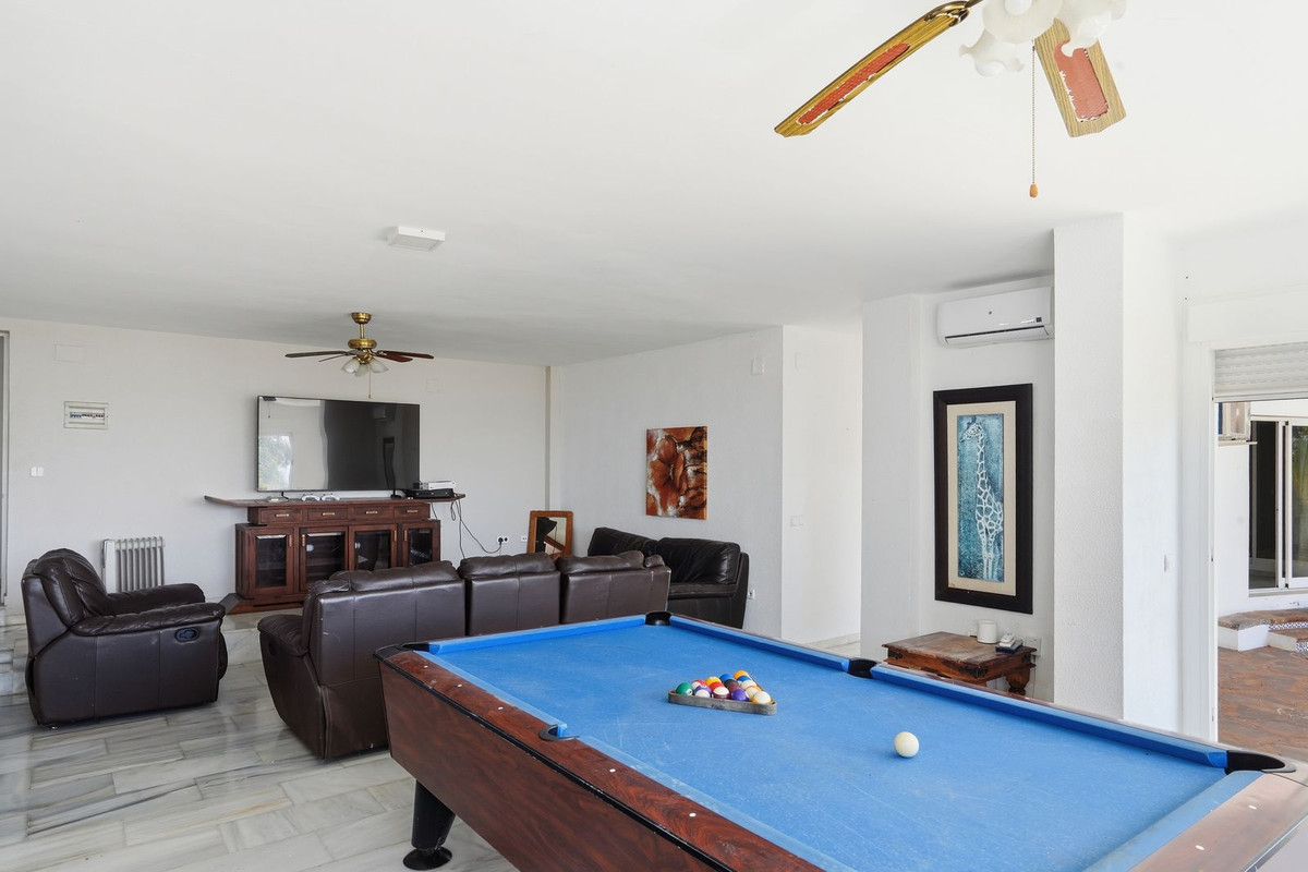 Villa for sale in Benalmadena