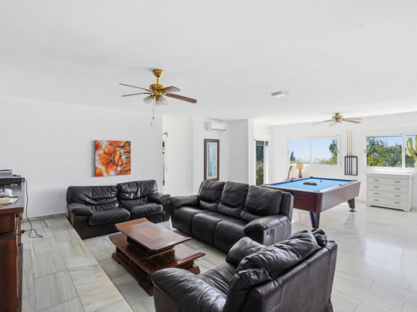 Villa for sale in Benalmadena